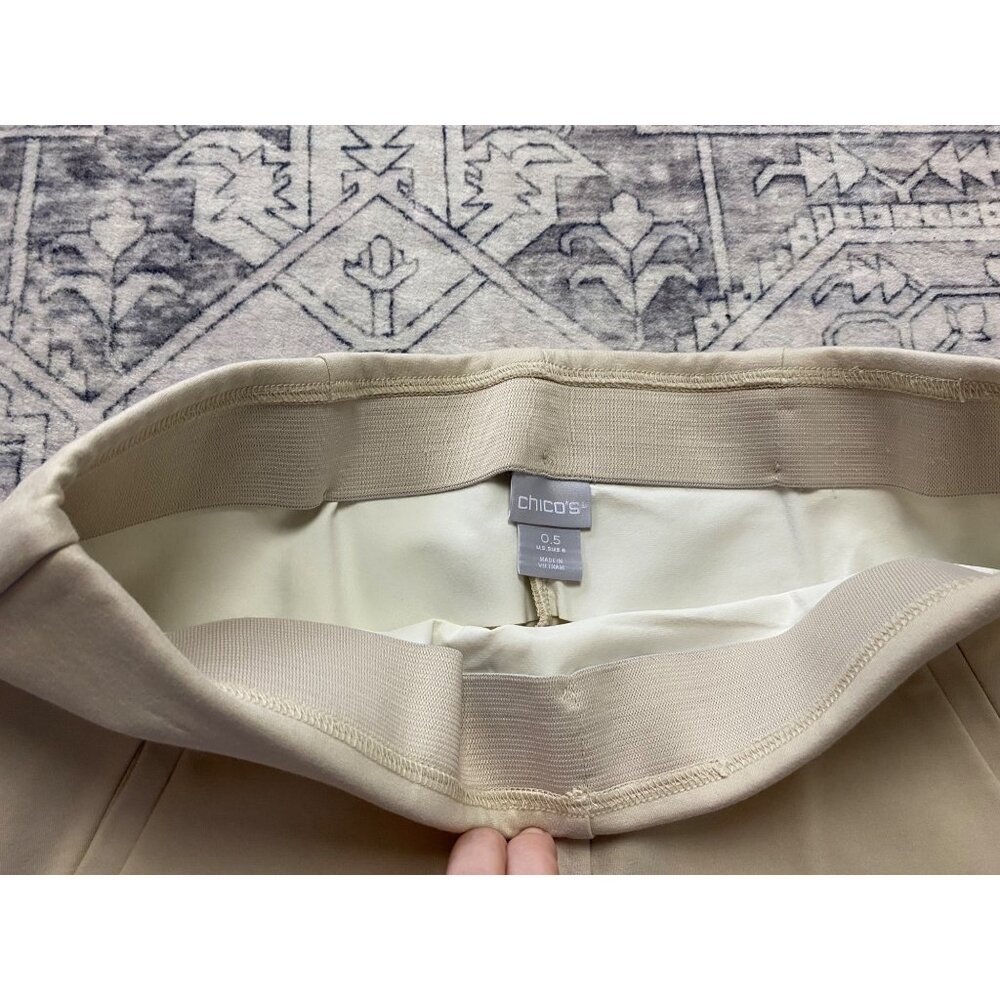 Chicos Beige Pants Size 0.5 (Womens 6) Pull On Comfortable Tan Stretch Waistband - Picture 2 of 7